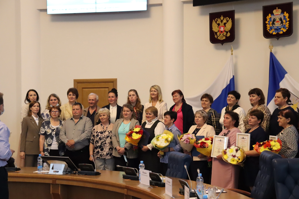 Сегодня представители территориального общественного самоуправления (ТОС) нашего округа приняли участие в заседании Круглого стола с Губернатором Новгородской области.