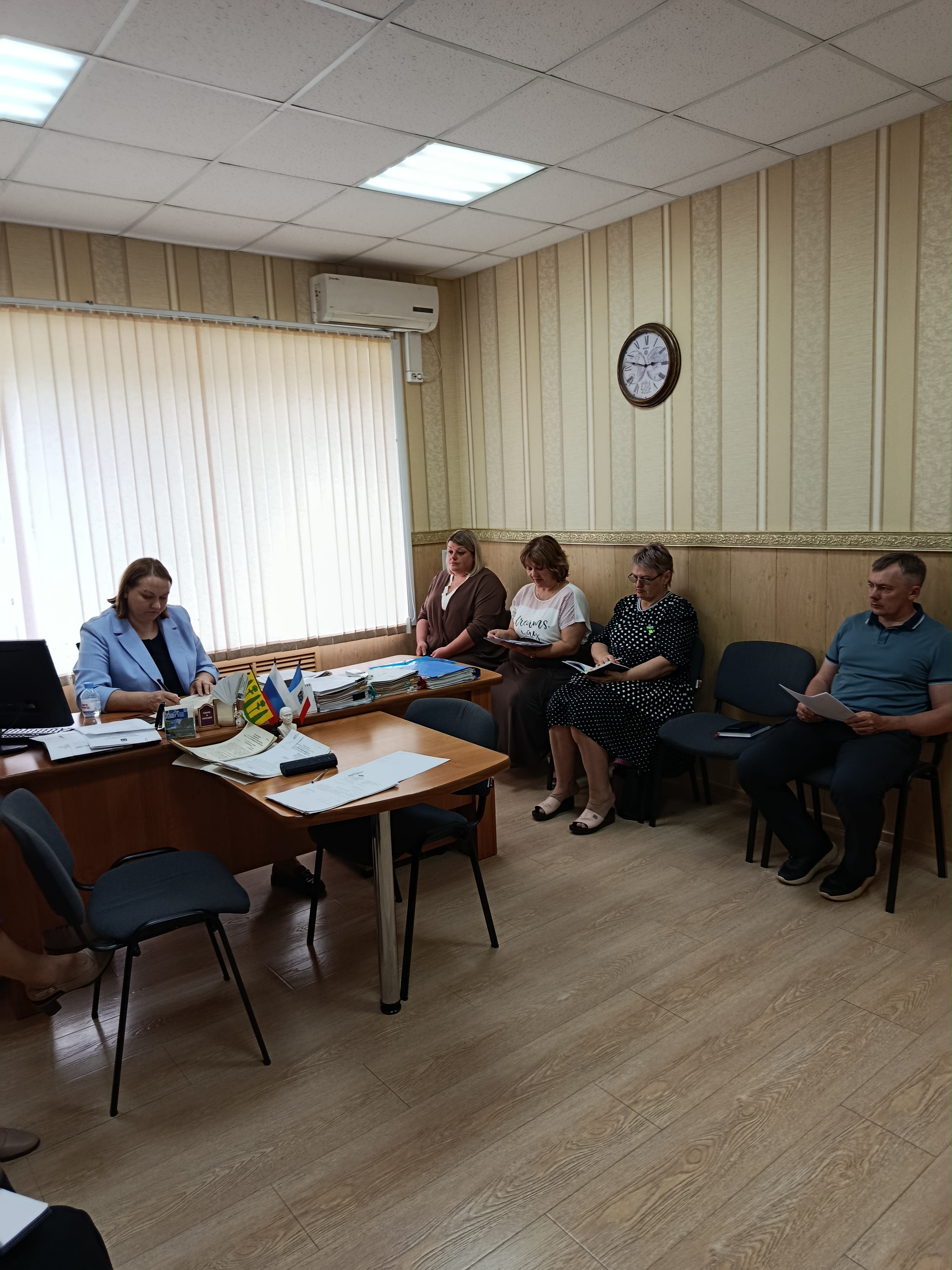 30.05 2025 года состоялось очередное заседание районной комиссии по делам несовершеннолетних и защите их прав..
