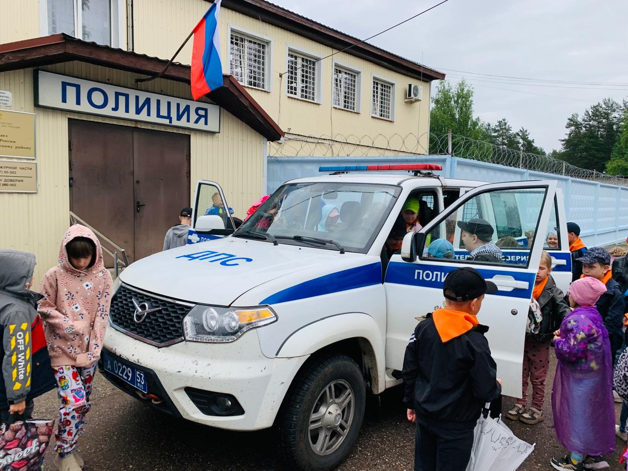 ОМВД России по Хвойнинскому району посетили воспитанники летнего оздоровительного лагеря.