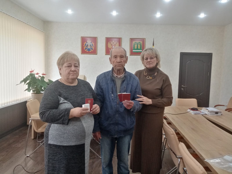 Мы вспоминаем наших героев, которые отдали свою жизнь за Родину.. Мы вспоминаем наших героев, которые отдали свою жизнь за Родину..