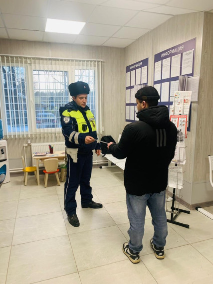 📢Полицейские Хвойнинского округа проводят профилактические мероприятия против интернет-мошенничества . 📢Полицейские Хвойнинского округа проводят профилактические мероприятия против интернет-мошенничества .